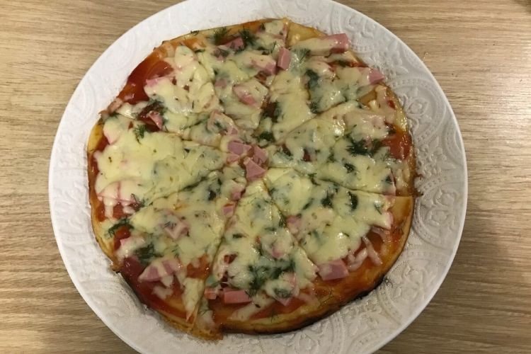 Skillet Pizza with Sour Cream