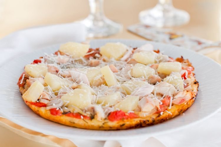 Skillet Pizza with Pineapple