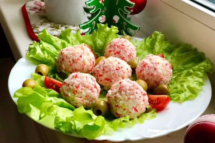 Шарики из крабовых палочек и сыра