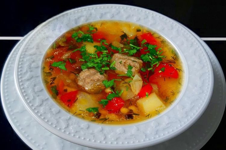 Bulgur Soup with Meatballs