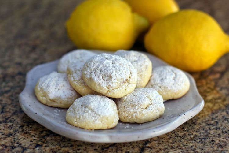 Zitronenkekse mit Butter