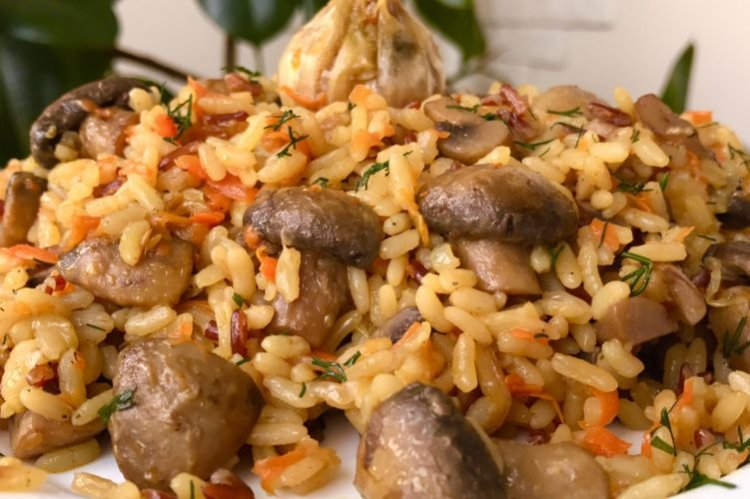 Arroz con verduras y champiñones