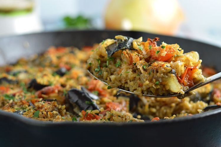 Arroz con tomates y berenjenas al horno