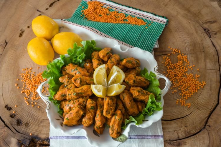 Köfte aus Linsen und Bulgur