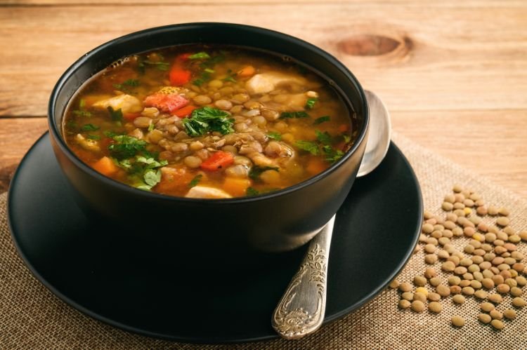 Hühnersuppe mit Linsen