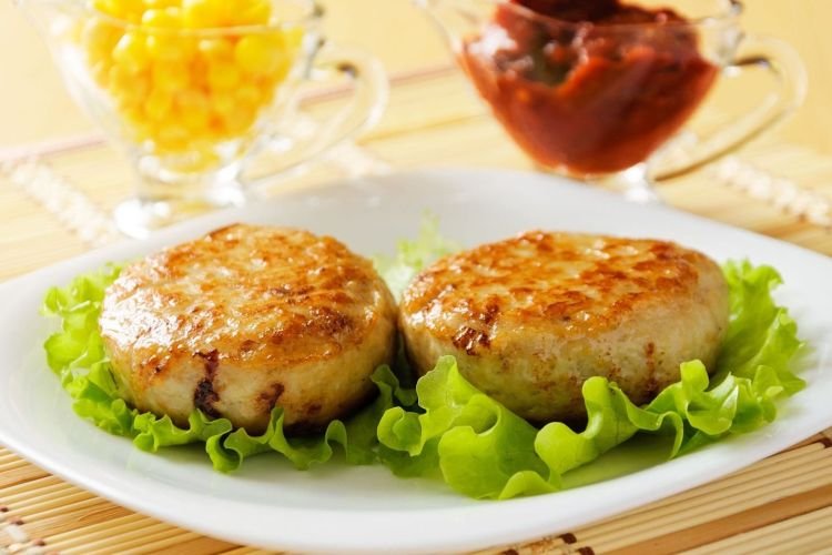 Hähnchenfrikadellen mit Avocado