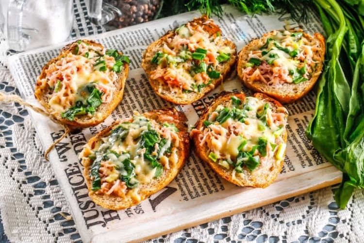 Hot Sandwiches with Cottage Cheese and Sausage