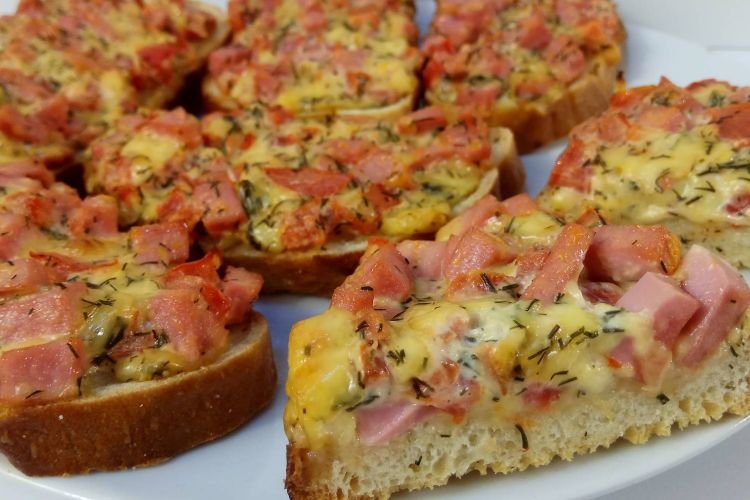 Hot Sandwiches with Tomatoes and Pickled Cucumbers