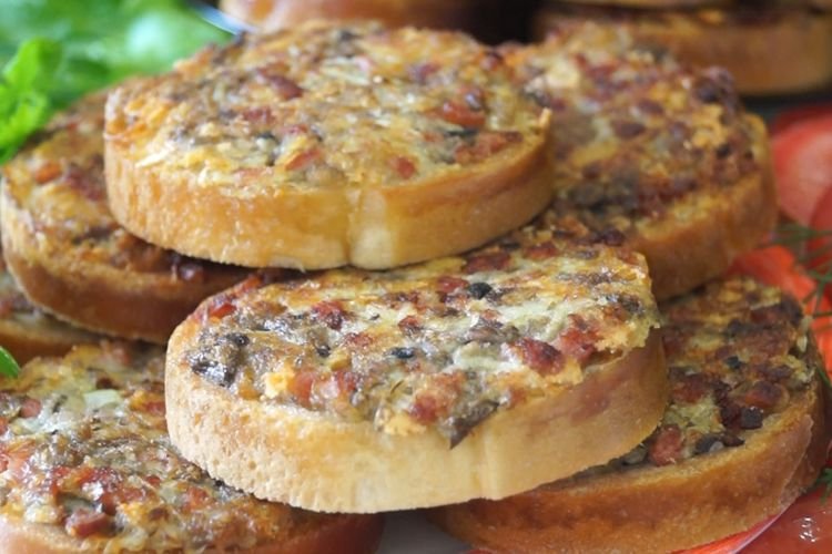 Hot Sandwiches with Minced Meat