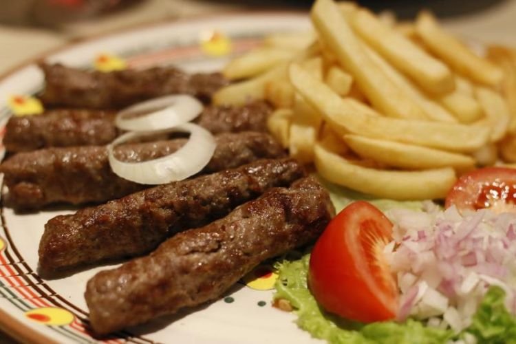 Jugoslawische Ćevapčići