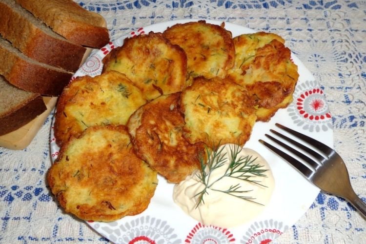 Gebratene Zucchini im Käseteig