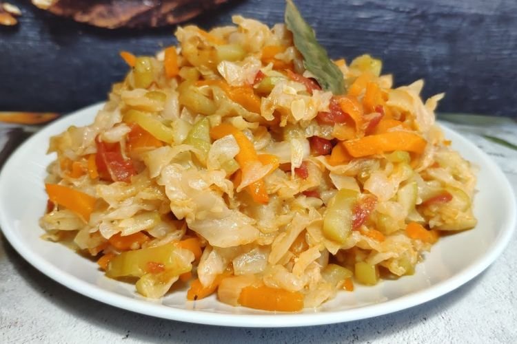 Gebratene Zucchini mit Kohl