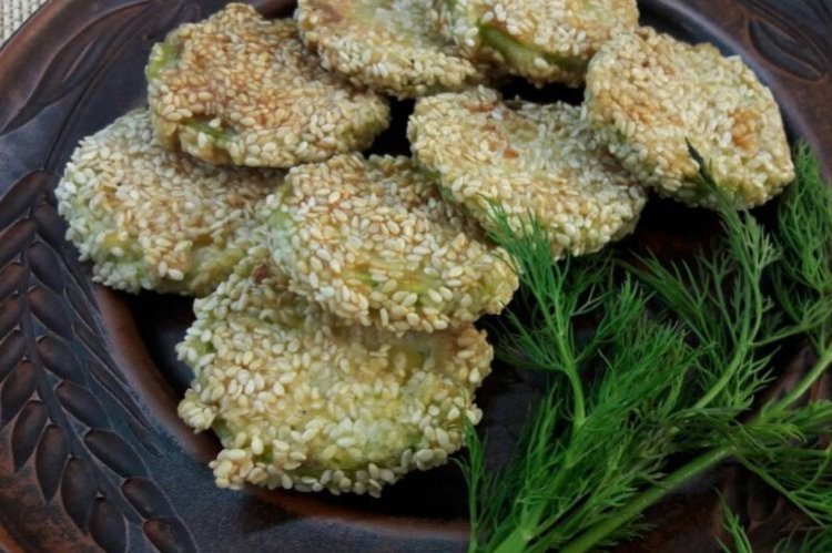 Gebratene Zucchini mit Sesam