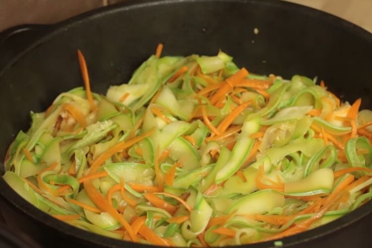 Gebratene Zucchini-Nudeln