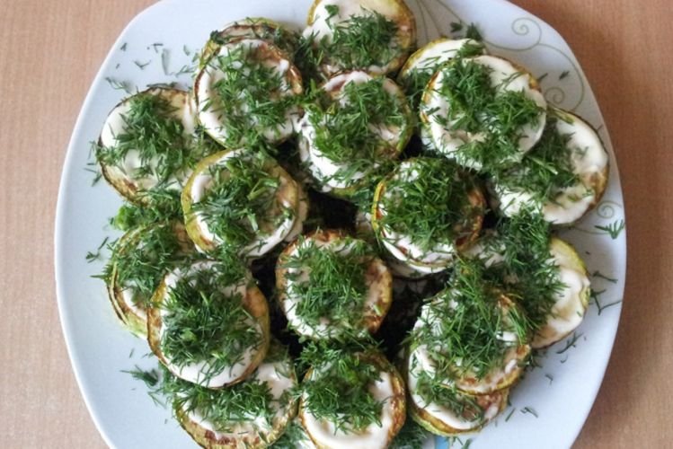 Gebratene Zucchini mit Mayonnaise