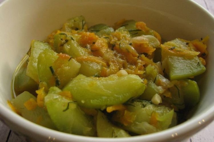 Gebratene Zucchini mit Huhn