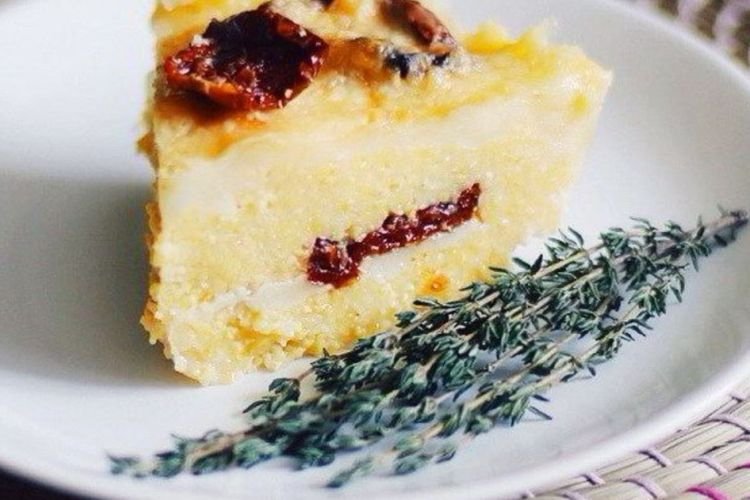 Polenta con tomates y mozzarella