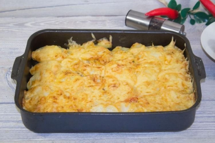 French-Style Meat with Potatoes and Bell Pepper