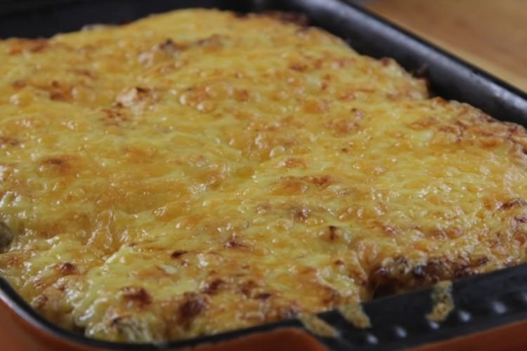 French-Style Meat with Grated Potatoes and Garlic