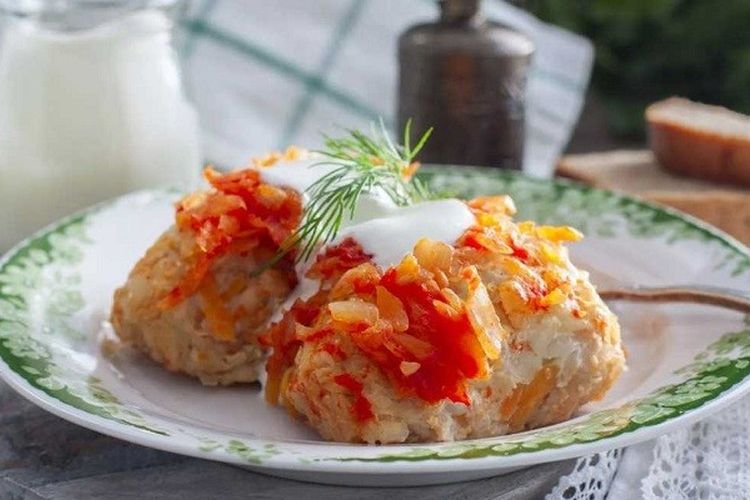 Rollos de col perezosos con berenjenas al horno