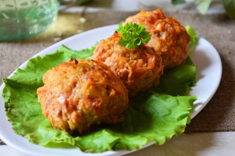 Rollos de col perezosos con carne picada de ternera y pimiento picante