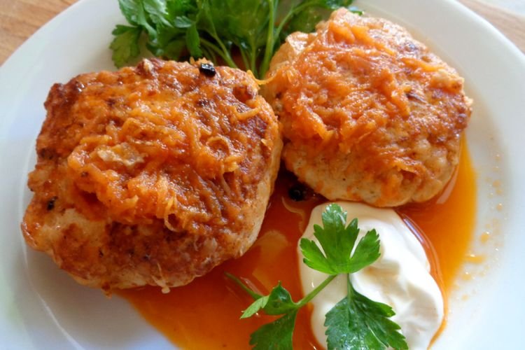Rollos de col perezosos de carne picada de pescado