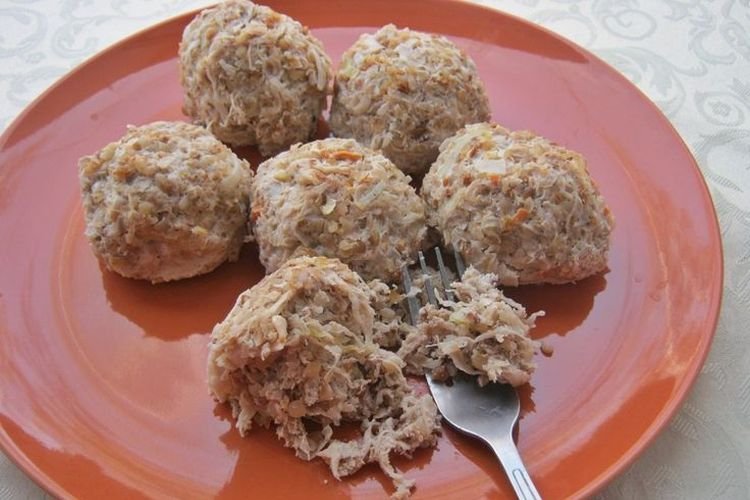 Rollos de col perezosos con trigo sarraceno al horno