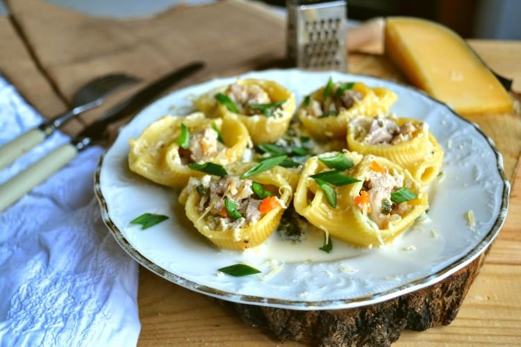 Nudeln, gefüllt mit Hackfleisch