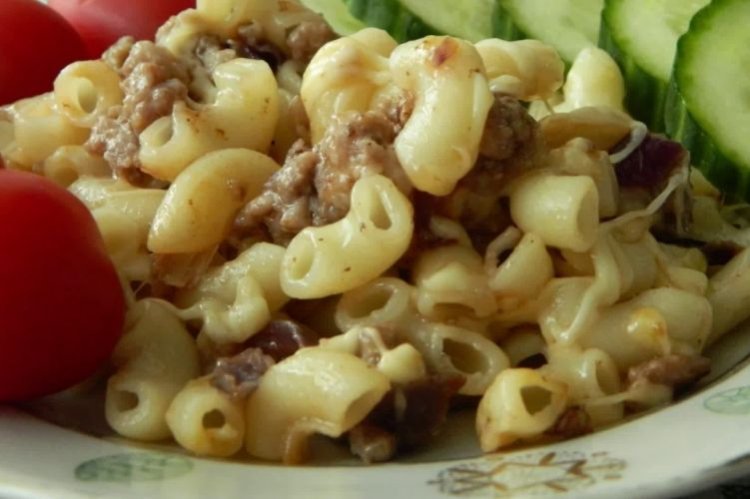Nudeln mit Hackfleisch und Sahne