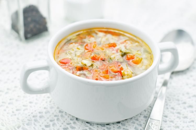 Sopa de arroz con verduras