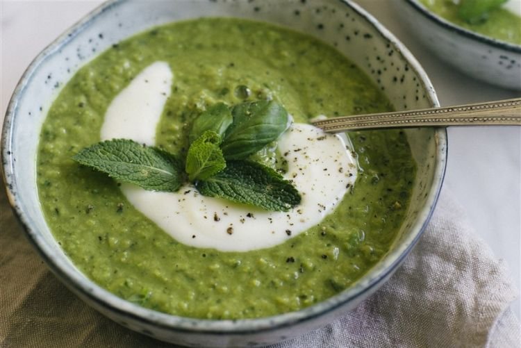 Sopa de guisantes verdes