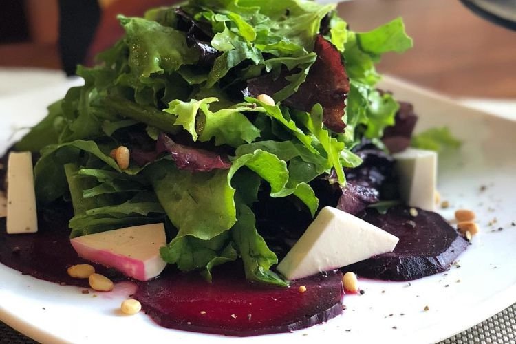 Ensalada de remolacha asada y queso