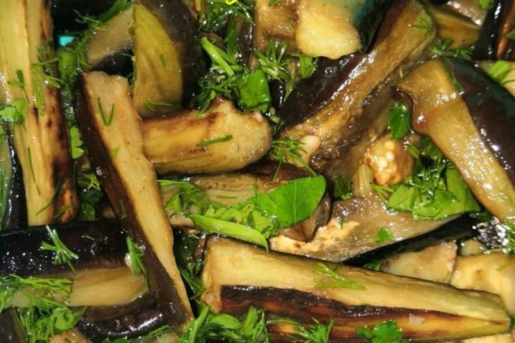 Berenjenas fritas marinadas