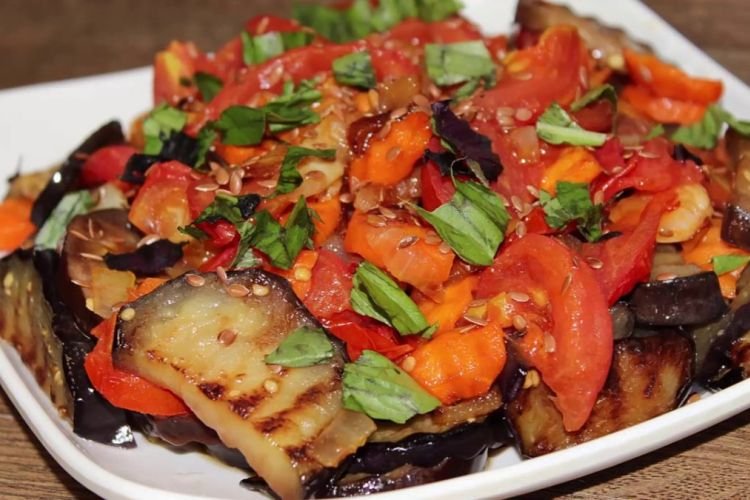 Berenjenas fritas con verduras