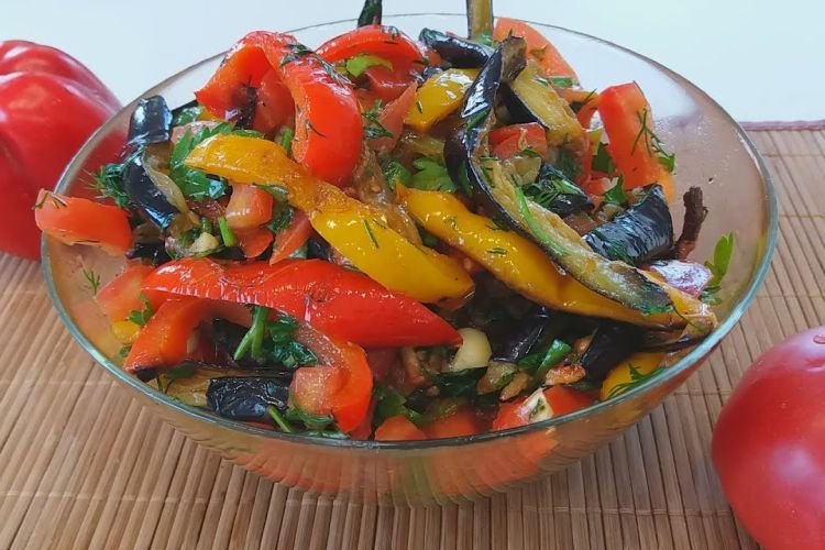Berenjenas fritas con pimiento morrón