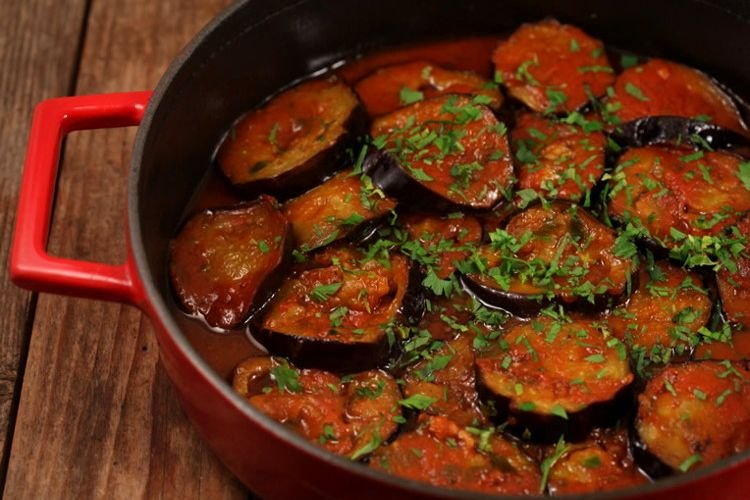 Berenjenas fritas en tomate