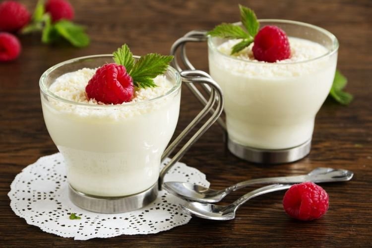 Sauerrahm-Panna Cotta