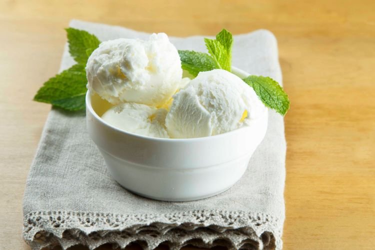 Kokosnusseis mit Kondensmilch