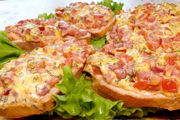 Sándwiches calientes con jamón