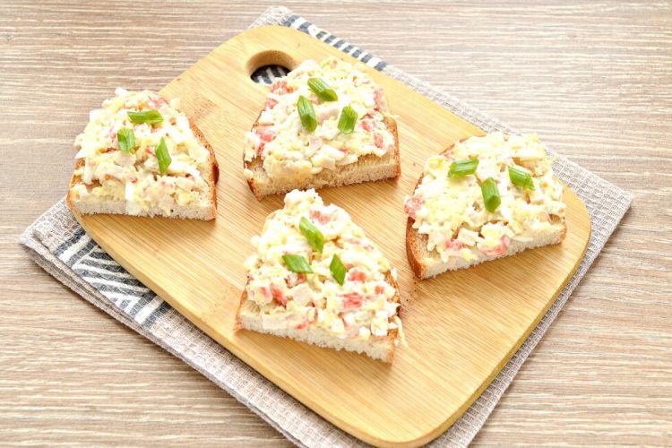 Sándwiches con palitos de cangrejo