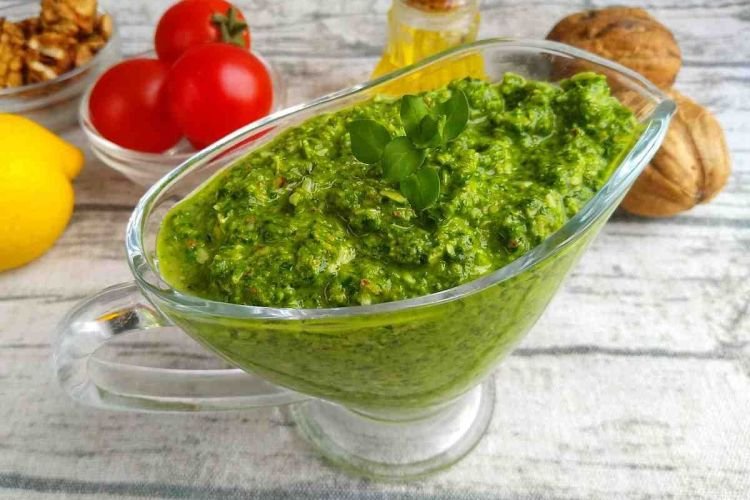 Salsa pesto para ensaladas