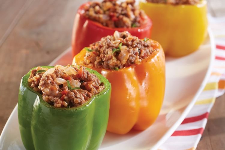 Gefüllte Paprika mit Ananas und Tomaten aus dem Ofen