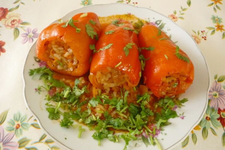 Gefüllte Paprika mit Adschika aus dem Ofen