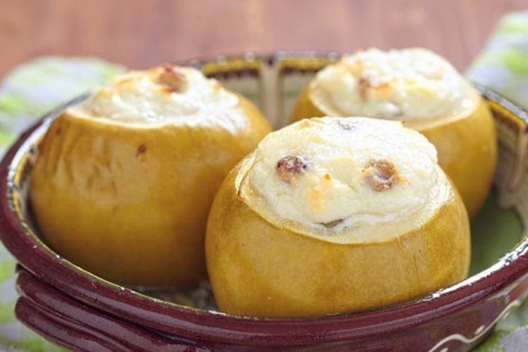 Stuffed Apples with Cottage Cheese and Chia