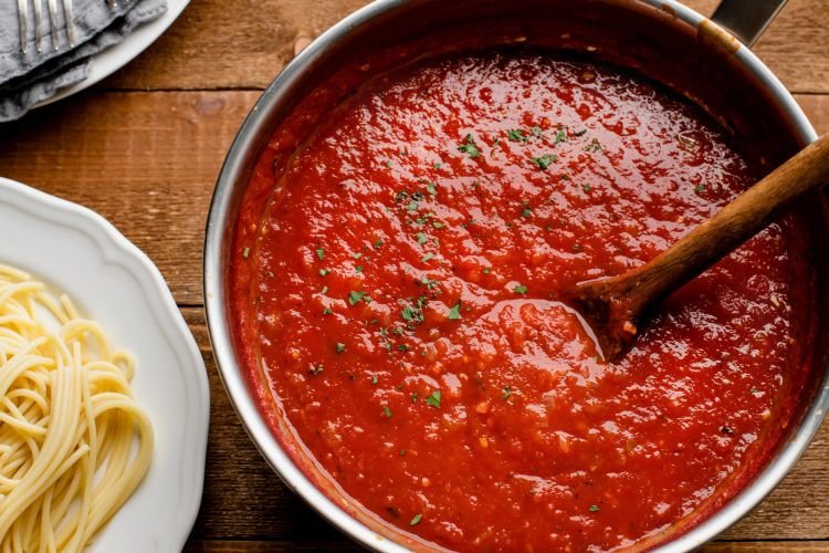 Salsa con vinagre balsámico para espaguetis