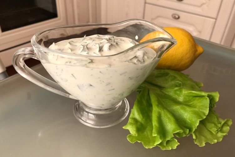 Salsa para espaguetis con crema agria y salsa de soja