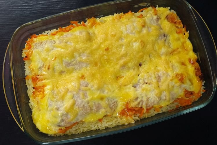Rosa Lachs mit Reis im Ofen