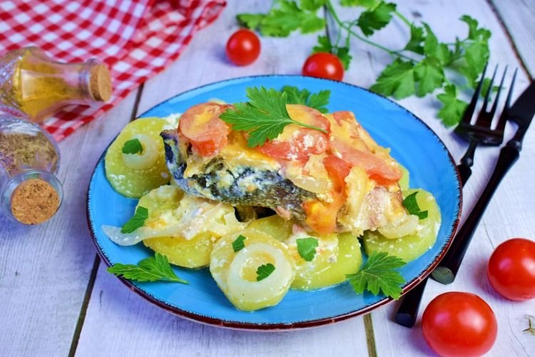 Lachsforelle mit Kartoffeln im Ofen