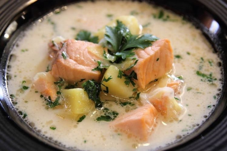 Lachsforellen-Fischsuppe mit Sahne