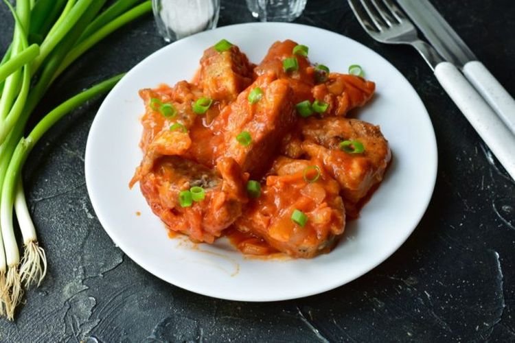 Lachsforelle in Tomatensoße